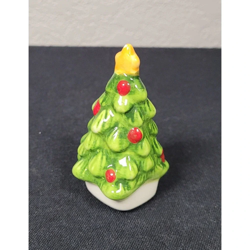 Robert Stanley Red Truck with Christmas Tree Salt & Pepper Shakers Set